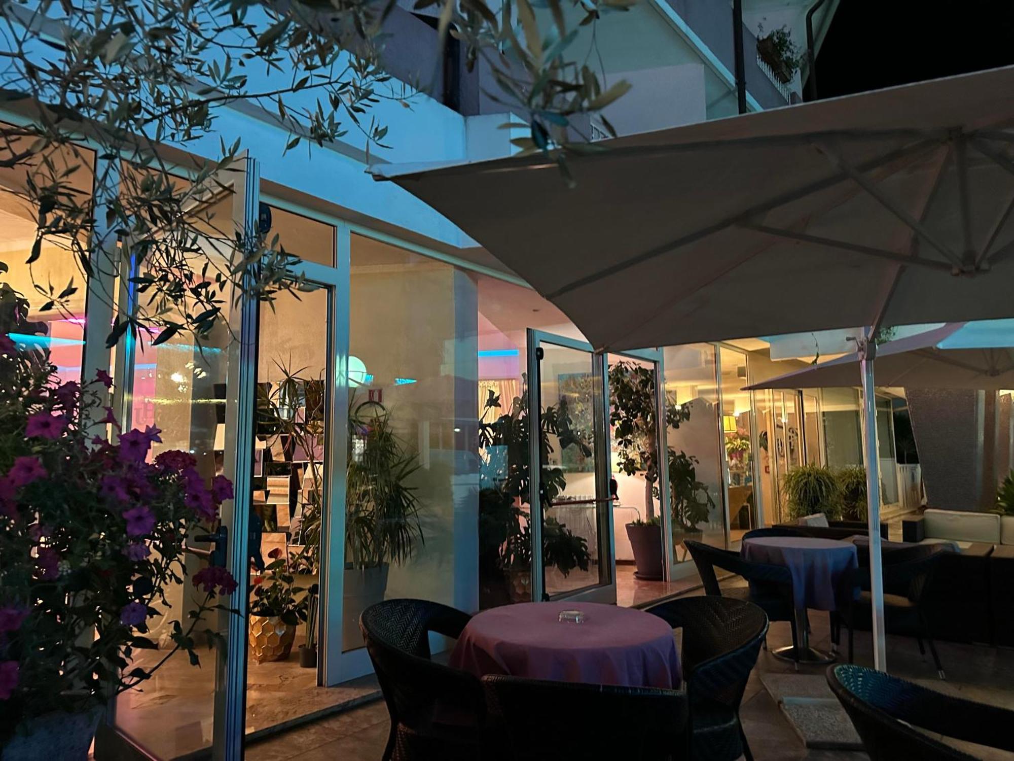 Hotel Julia ليدو ديلي ايستينسي المظهر الخارجي الصورة