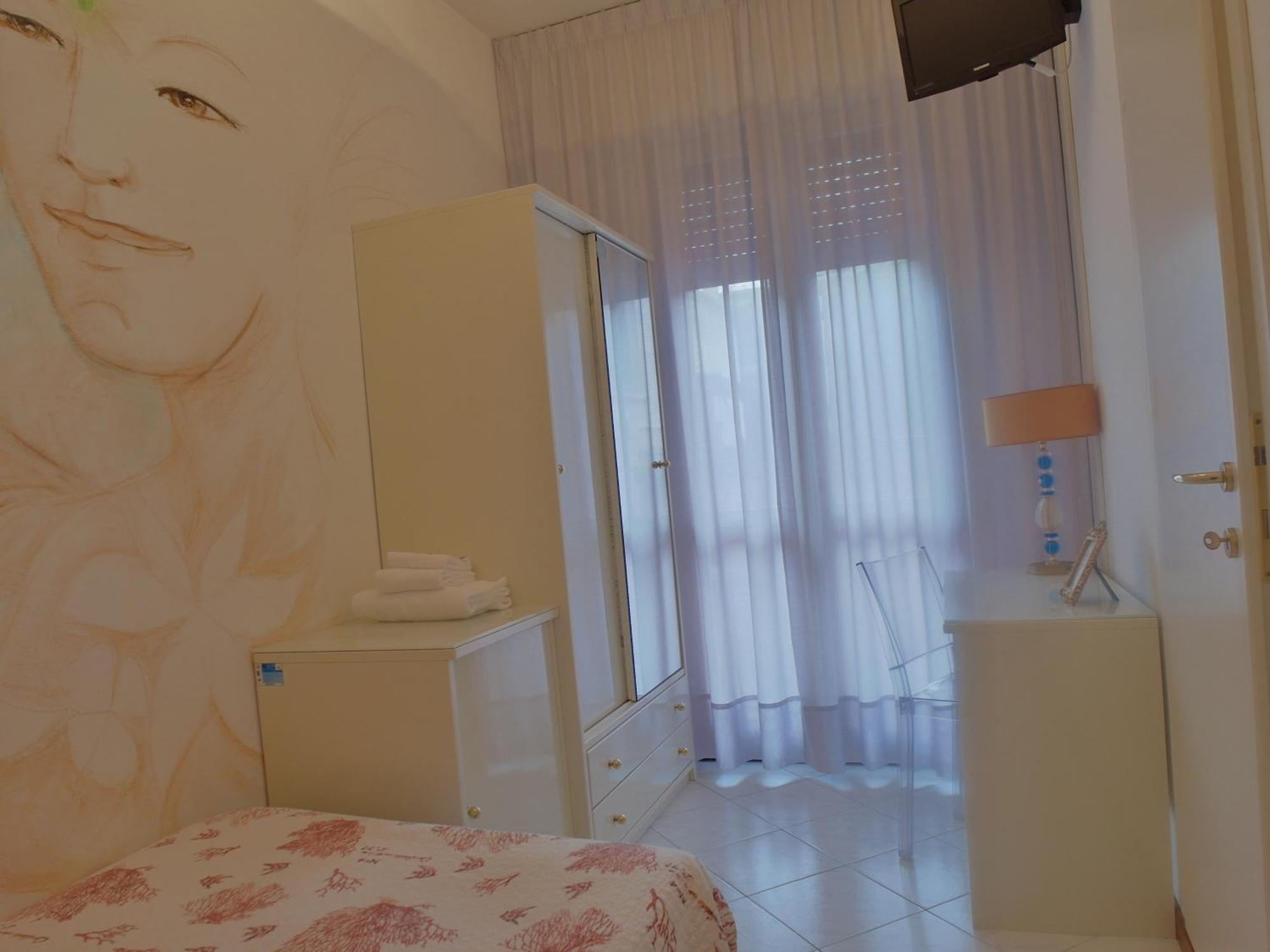 Hotel Julia ليدو ديلي ايستينسي المظهر الخارجي الصورة