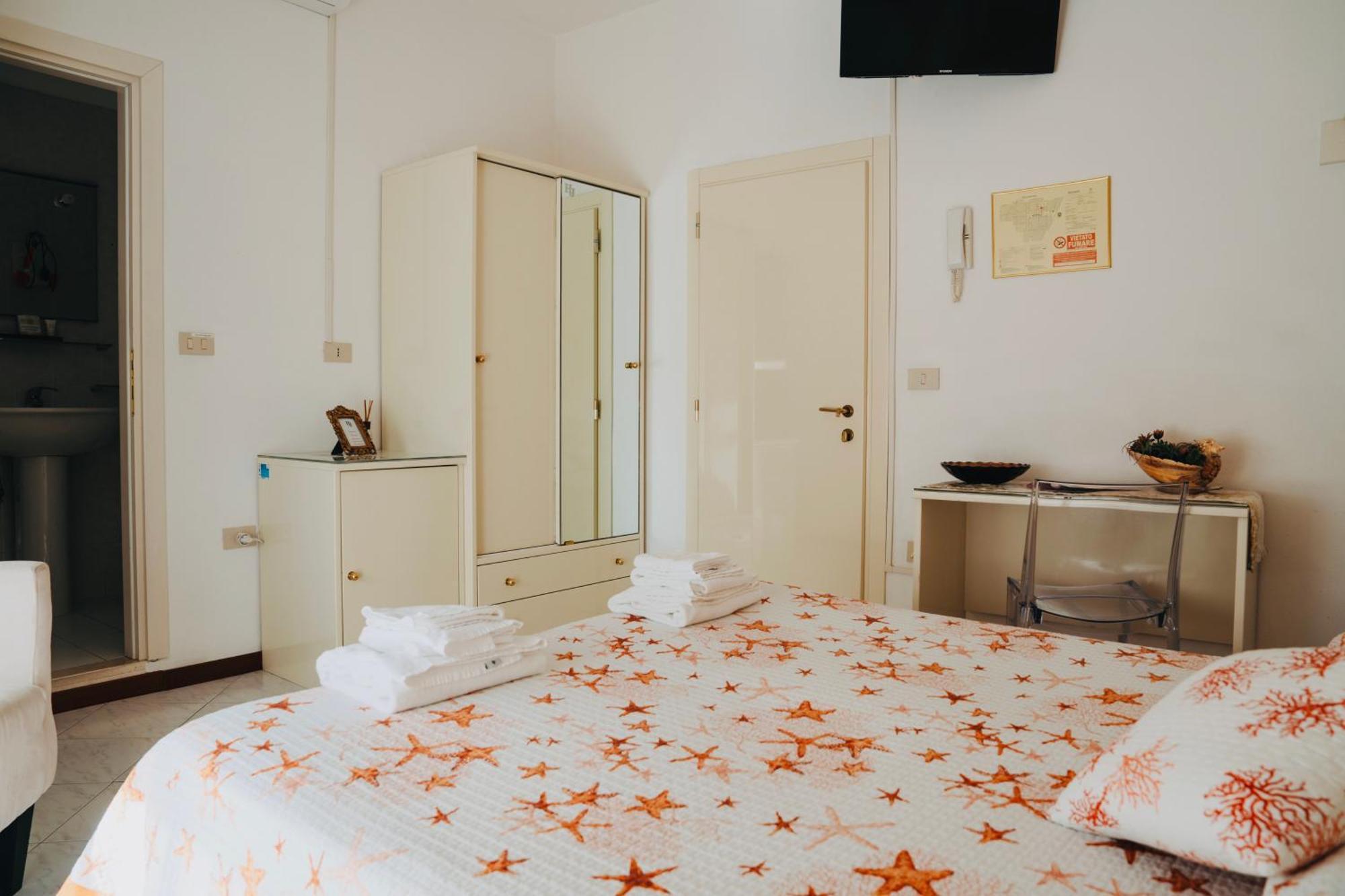 Hotel Julia ليدو ديلي ايستينسي المظهر الخارجي الصورة