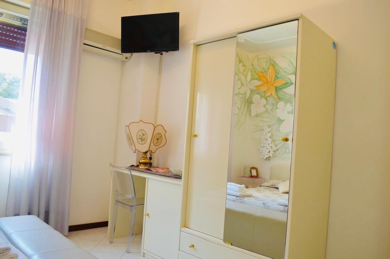 Hotel Julia ليدو ديلي ايستينسي الغرفة الصورة